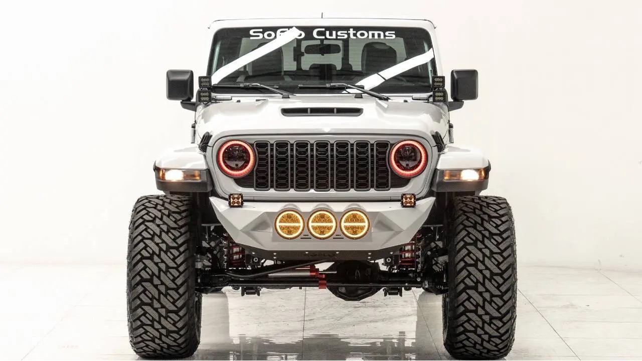 Used 2025 Jeep Gladiator Sport AWD/4WD image 1