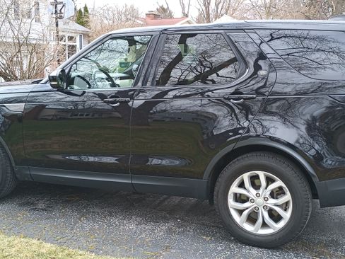 Used 2020 Land Rover Discovery SE image 6