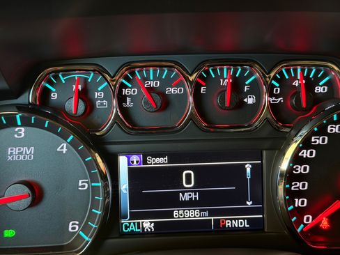 Used 2020 GMC Yukon SLT w/ HD Trailering Package image 10