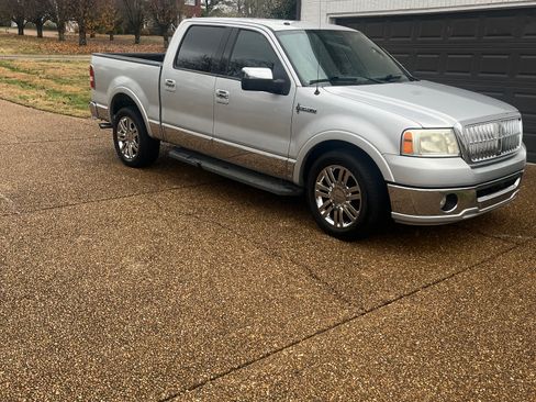 Used 2007 Lincoln Mark LT 2WD image 2