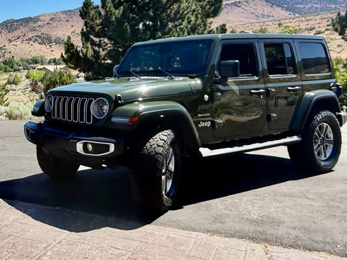 Used 2024 Jeep Wrangler Unlimited Sahara w/ Technology Group AWD/4WD image 2