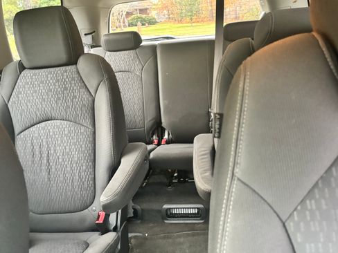 Used 2013 GMC Acadia SLE image 13