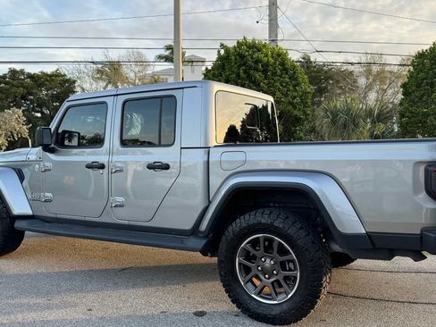 Used 2020 Jeep Gladiator Overland image 2