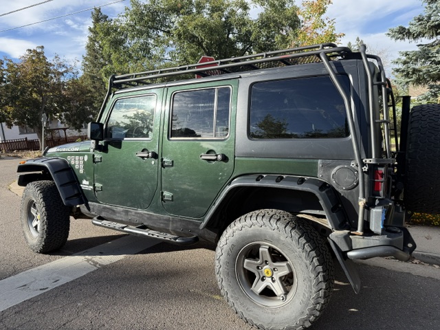 Used 2010 Jeep Wrangler Unlimited Rubicon w/ Dual Top Group AWD/4WD image 10