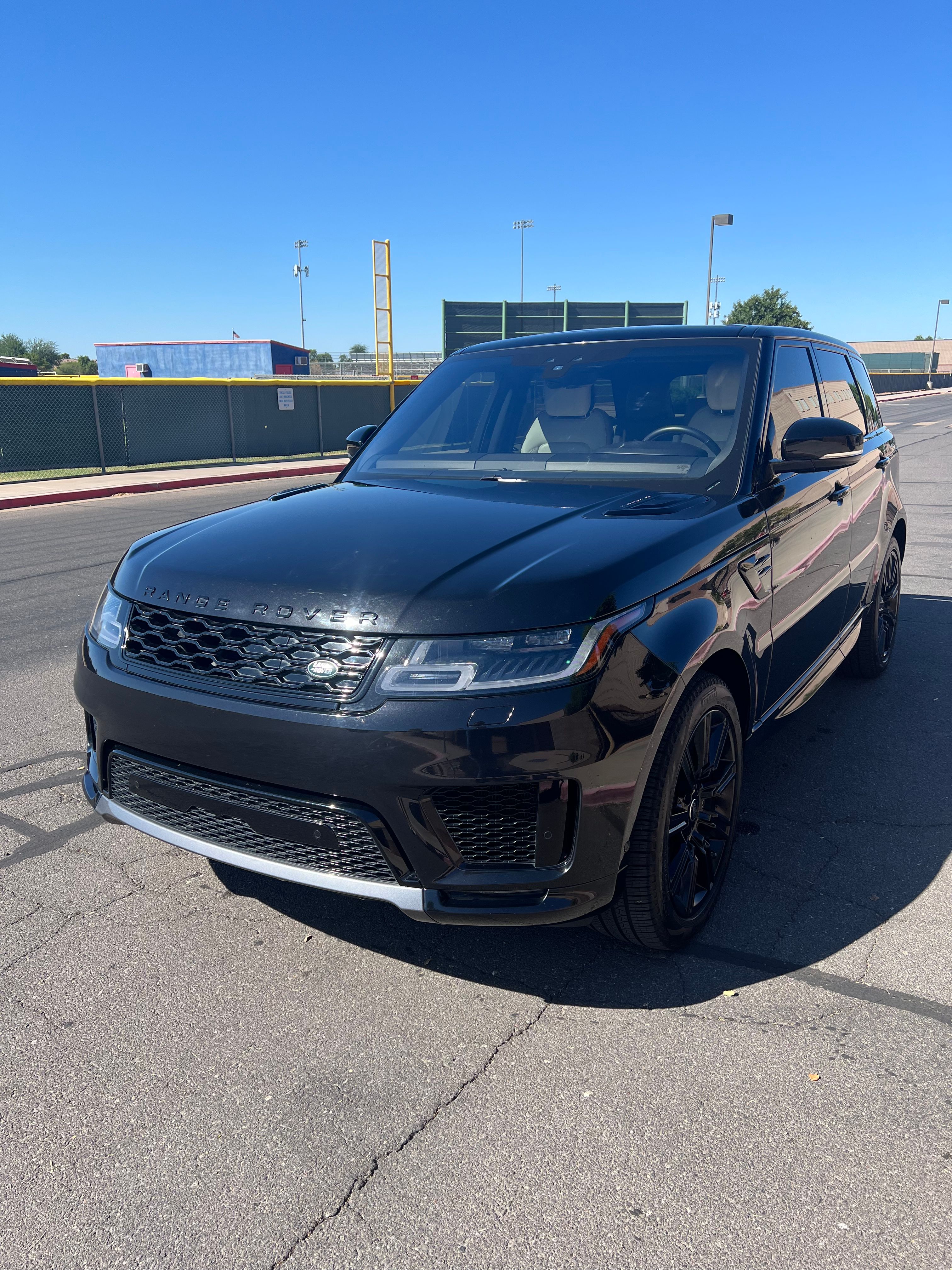Used 2020 Land Rover Range Rover Sport HSE AWD/4WD image 2
