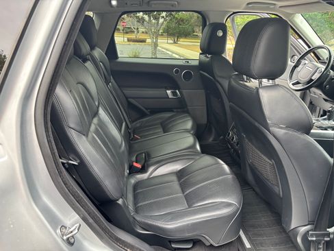 Used 2014 Land Rover Range Rover Sport HSE image 18