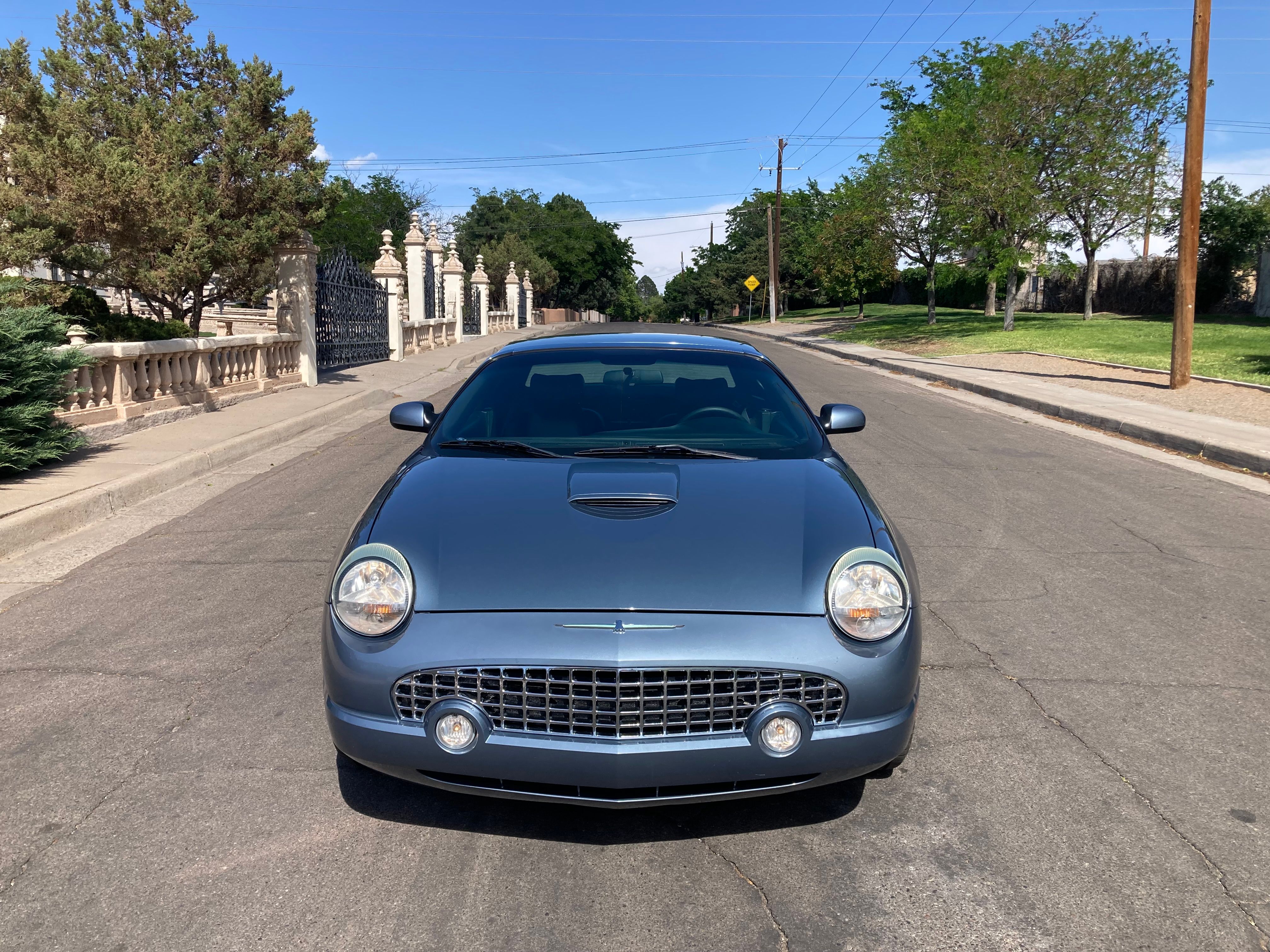 Used 2005 Ford Thunderbird RWD image 4