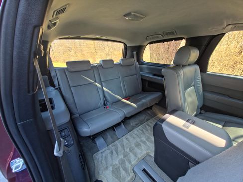 Used 2010 Toyota Sequoia Platinum image 19