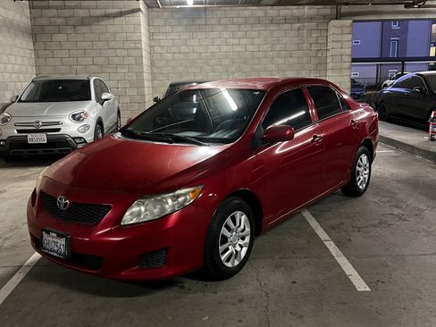 Used 2010 Toyota Corolla LE image 2