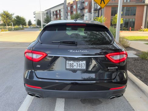 Used 2018 Maserati Levante AWD/4WD image 20