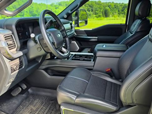 Used 2025 Ford F350 Platinum AWD/4WD image 8