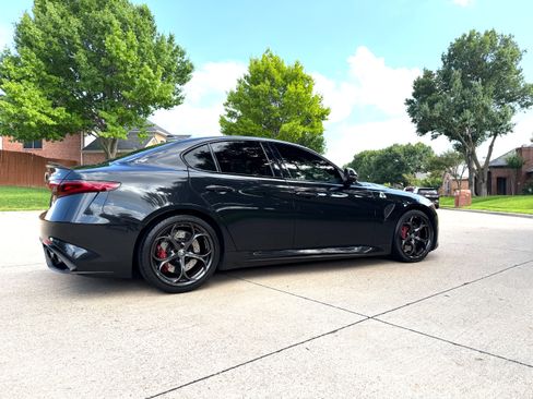 Used 2017 Alfa Romeo Giulia Quadrifoglio RWD image 11
