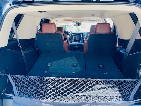 Used 2020 Cadillac Escalade Luxury w/ Escalade Sport Edition image 15