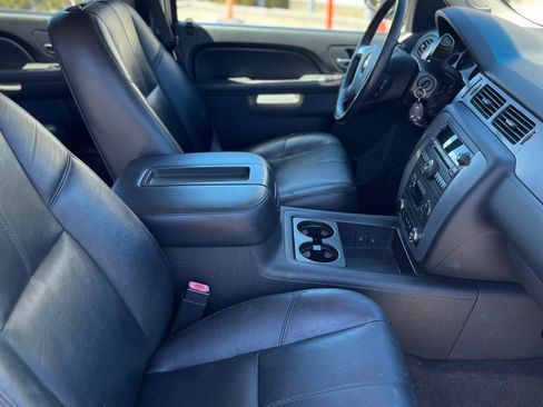 Used 2011 Chevrolet Avalanche LT w/ Luxury Package AWD/4WD image 20