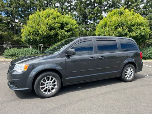 Used 2012 Dodge Grand Caravan R/T w/ Driver Convenience Group FWD image 1