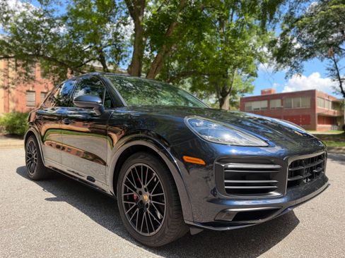 Used 2021 Porsche Cayenne GTS AWD/4WD image 11