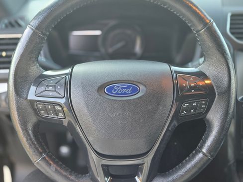 Used 2018 Ford Explorer XLT w/ Equipment Group 202A image 11