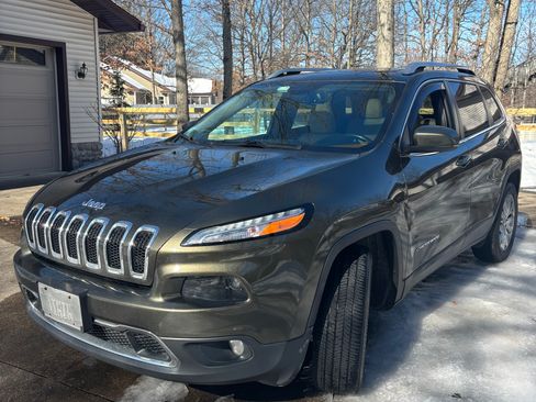 Used 2016 Jeep Cherokee Limited image 4
