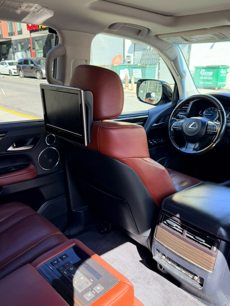 Used 2016 Lexus LX 570 4WD w/ Luxury Package image 17