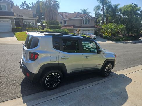 Used 2016 Jeep Renegade Trailhawk w/ Premium Trailhawk Package image 25