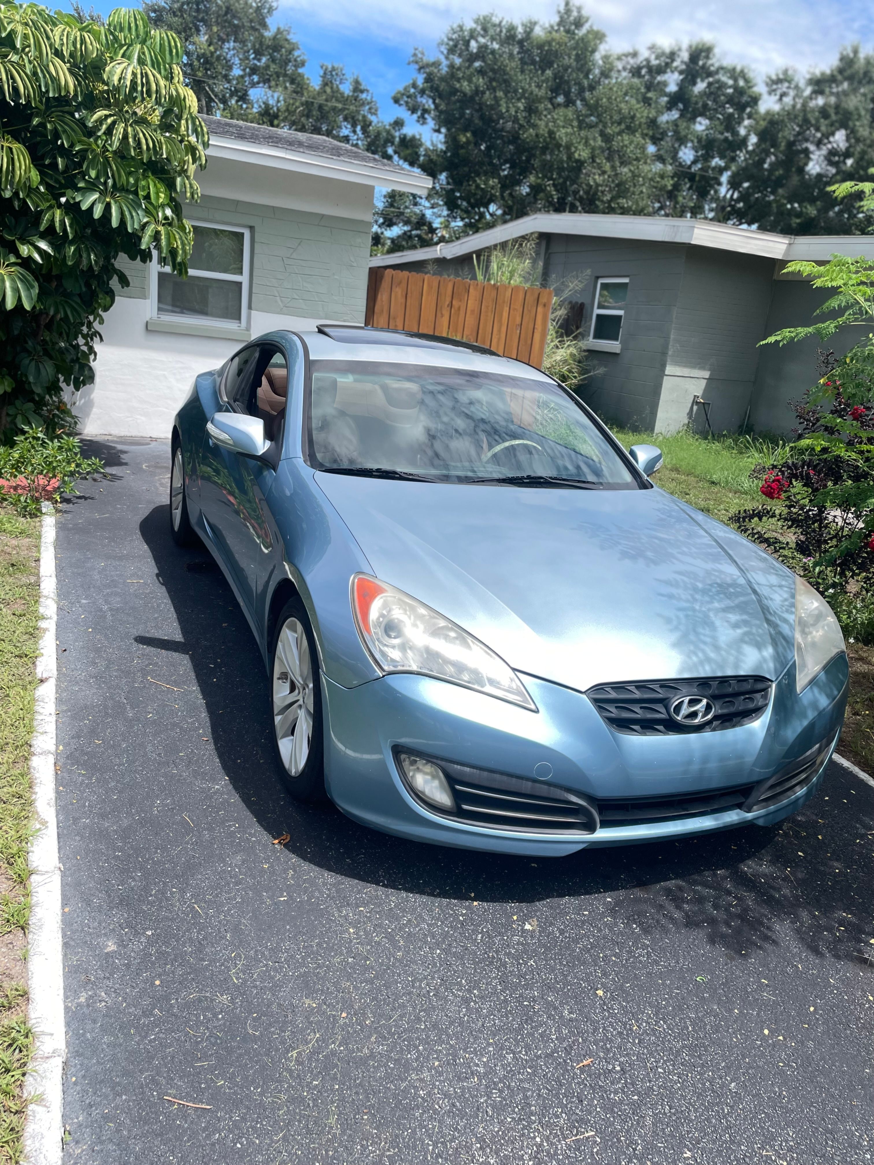 Used 2012 Hyundai Genesis 3.8 RWD image 4