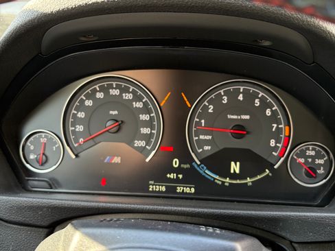 Used 2015 BMW M4 Convertible image 8