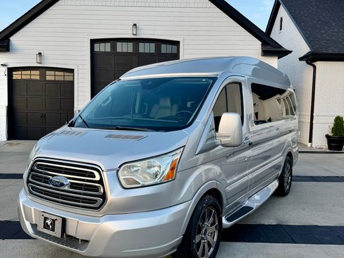 Used 2015 Ford Transit 150 130 Low Roof w/ Exterior Upgrade Package RWD image 4
