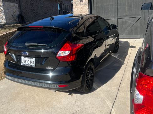 Used 2014 Ford Focus SE w/ SE Sport Package image 2