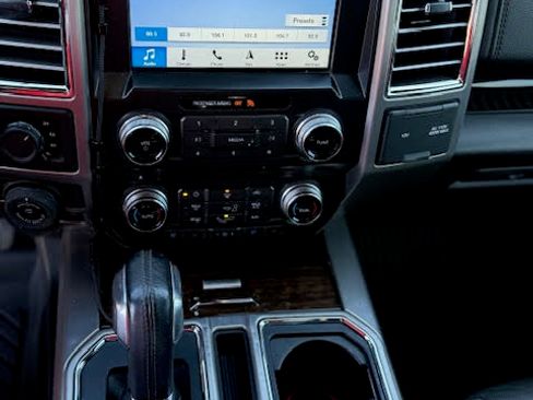 Used 2016 Ford F150 Platinum w/ Equipment Group 701A Luxury image 10