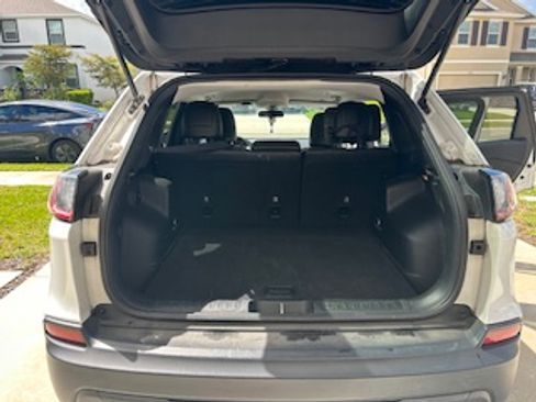 Used 2019 Jeep Cherokee Latitude Plus image 6