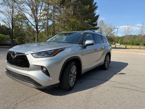Used 2021 Toyota Highlander Platinum image 6