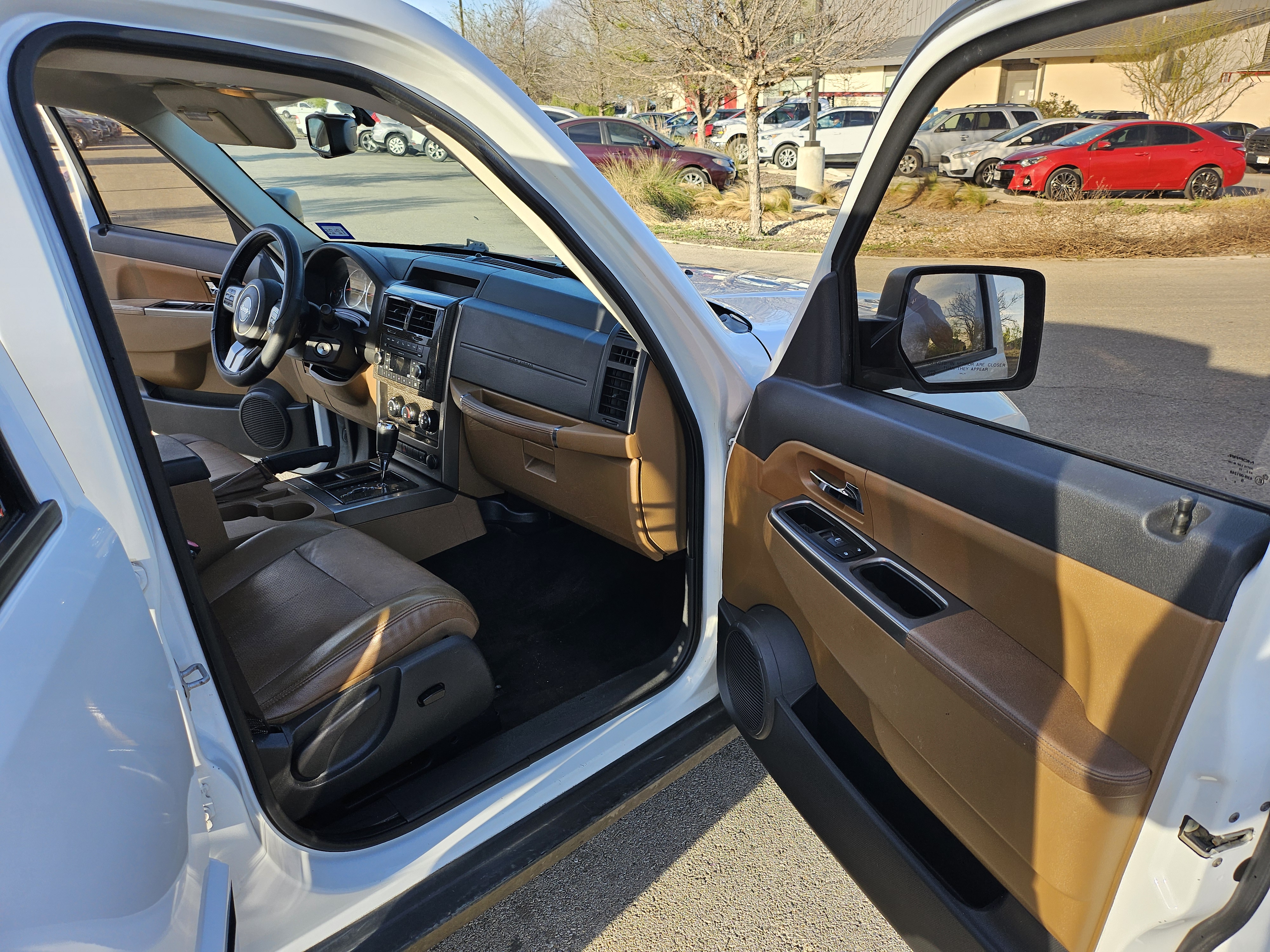 Used 2012 Jeep Liberty Limited RWD image 16