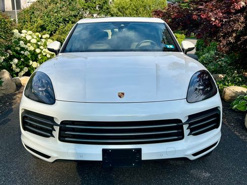 Used 2020 Porsche Cayenne AWD/4WD image 2