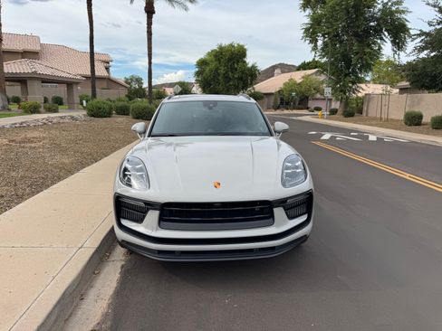 Used 2022 Porsche Macan S AWD/4WD image 2
