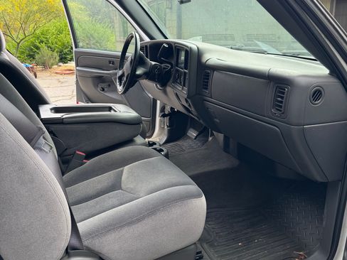 Used 2004 GMC Sierra 2500 SLE RWD image 18