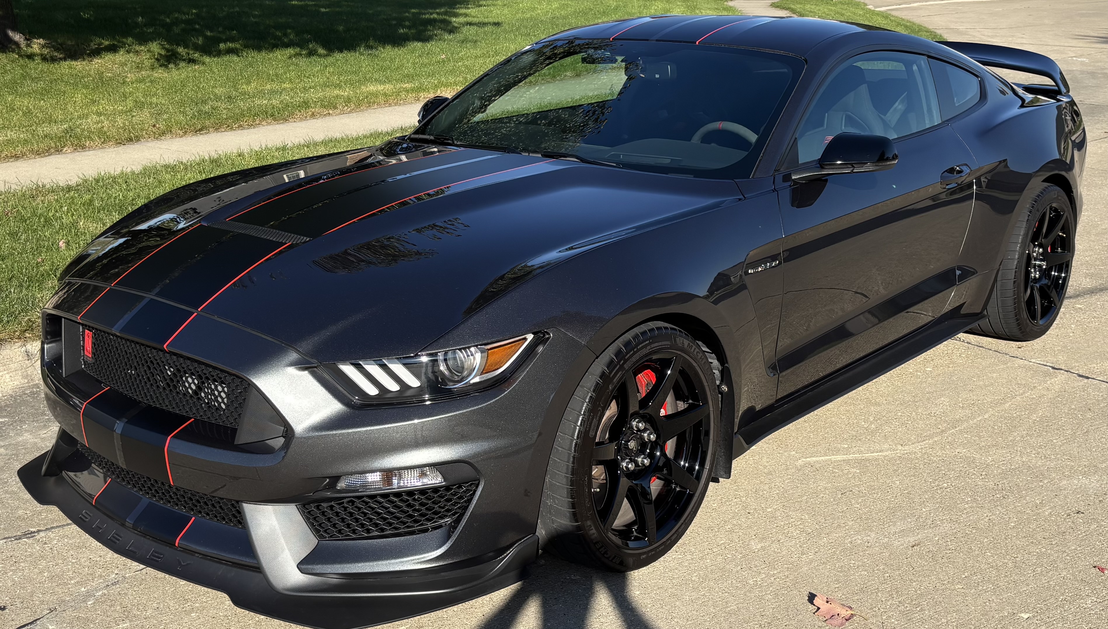 Used 2020 Ford Mustang Shelby GT350R w/ GT350R Equipment Group 920A RWD image 17