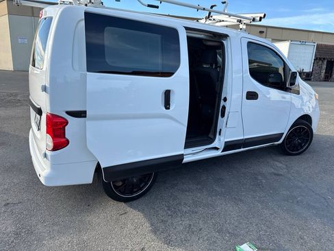 Used 2015 Nissan NV200 SV w/ Technology Package image 2