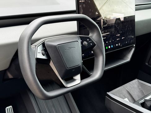 Used 2025 Tesla Cybertruck AWD Crew Cab image 10