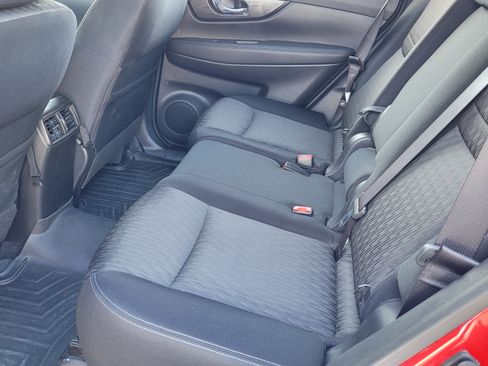 Used 2017 Nissan Rogue S image 10