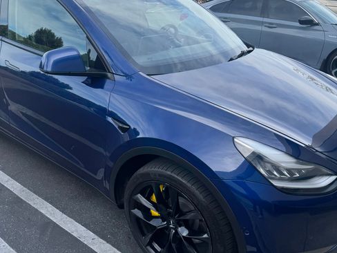 Used 2021 Tesla Model Y Long Range image 1