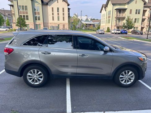 Used 2017 Kia Sorento FWD w/ LX Convenience Package image 8