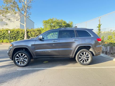 Used 2017 Jeep Grand Cherokee Overland AWD/4WD image 8