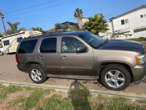 Used 2012 Chevrolet Tahoe LT w/ Luxury Package image 4