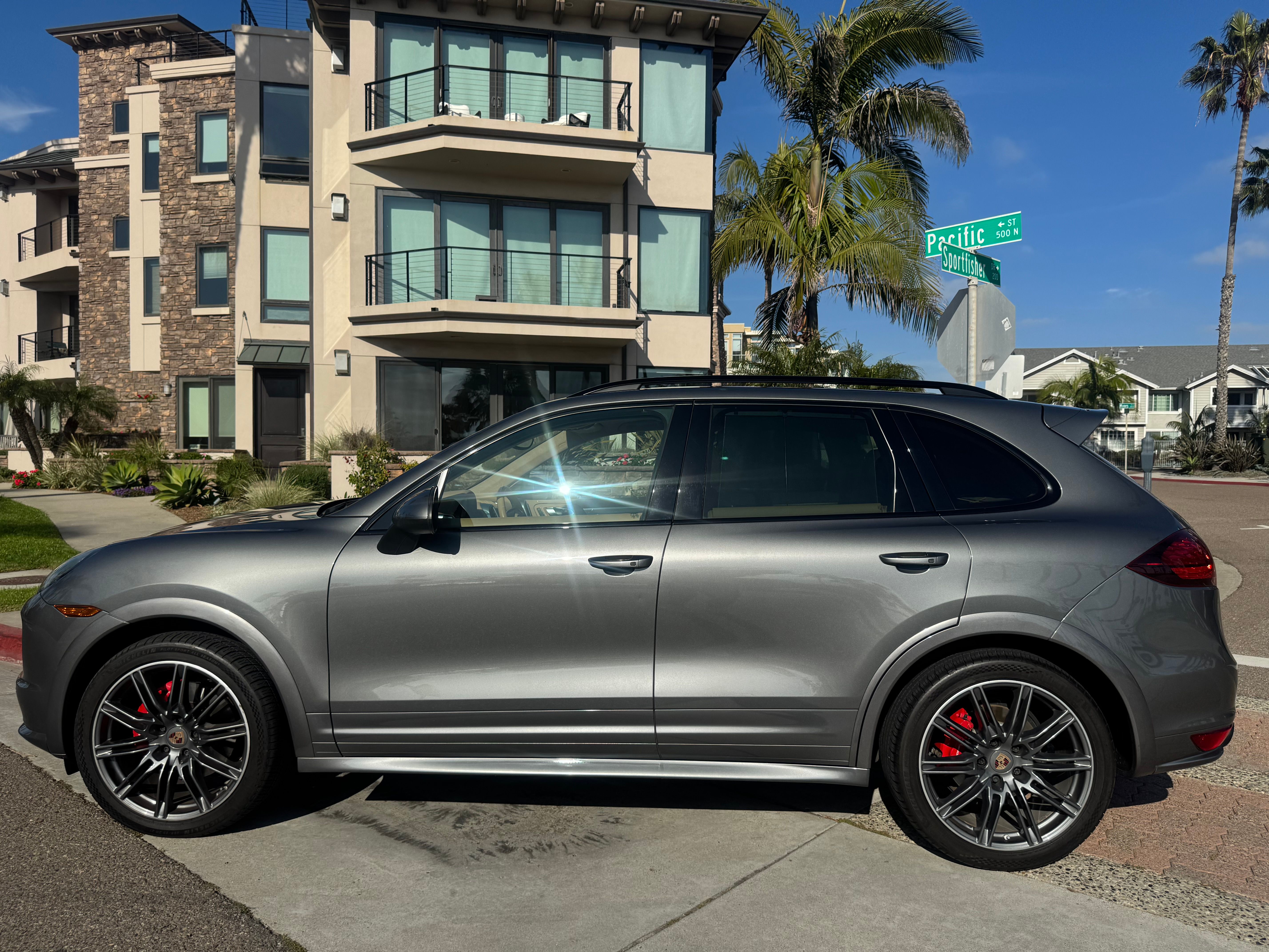 Used 2014 Porsche Cayenne GTS AWD/4WD image 6