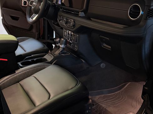 Used 2024 Jeep Wrangler High Altitude image 18