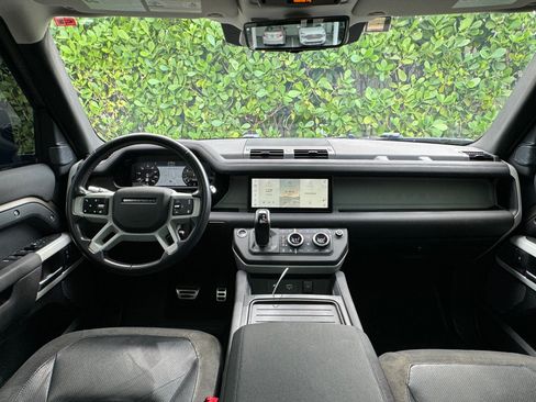Used 2020 Land Rover Defender 110 SE image 22