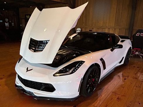 Used 2016 Chevrolet Corvette Z06 w/ 3LZ Preferred Equipment Group image 10