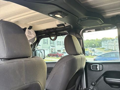 Used 2018 Jeep Wrangler Unlimited Sport image 28