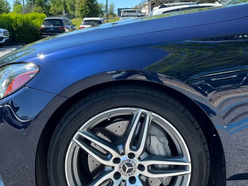 Used 2018 Mercedes-Benz E 300 4MATIC image 2