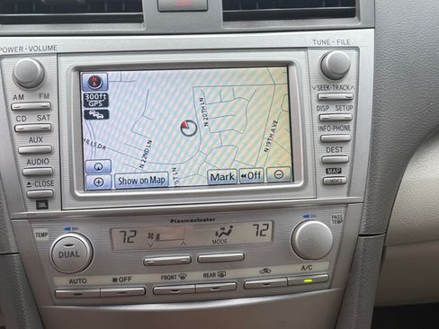 Used 2011 Toyota Camry XLE image 11